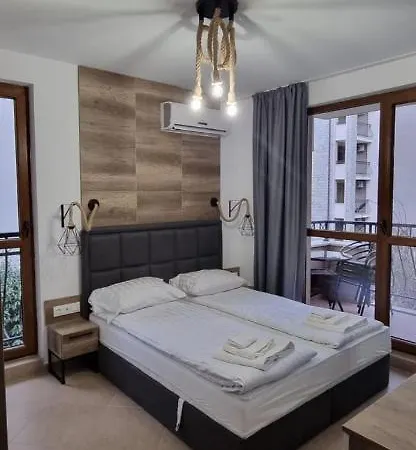 Beautiful Deluxe 2-bed In Sunny